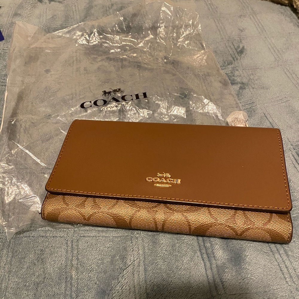 Beautiful Brand New Coach Trifold Wallet
